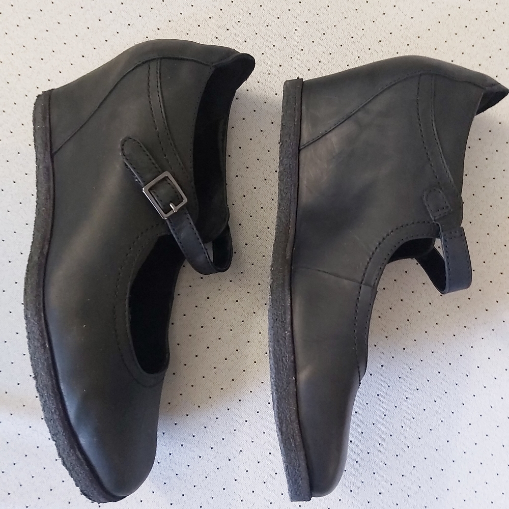 Earth Black Mary Jane Wedge Pumps - Picture 11 of 16